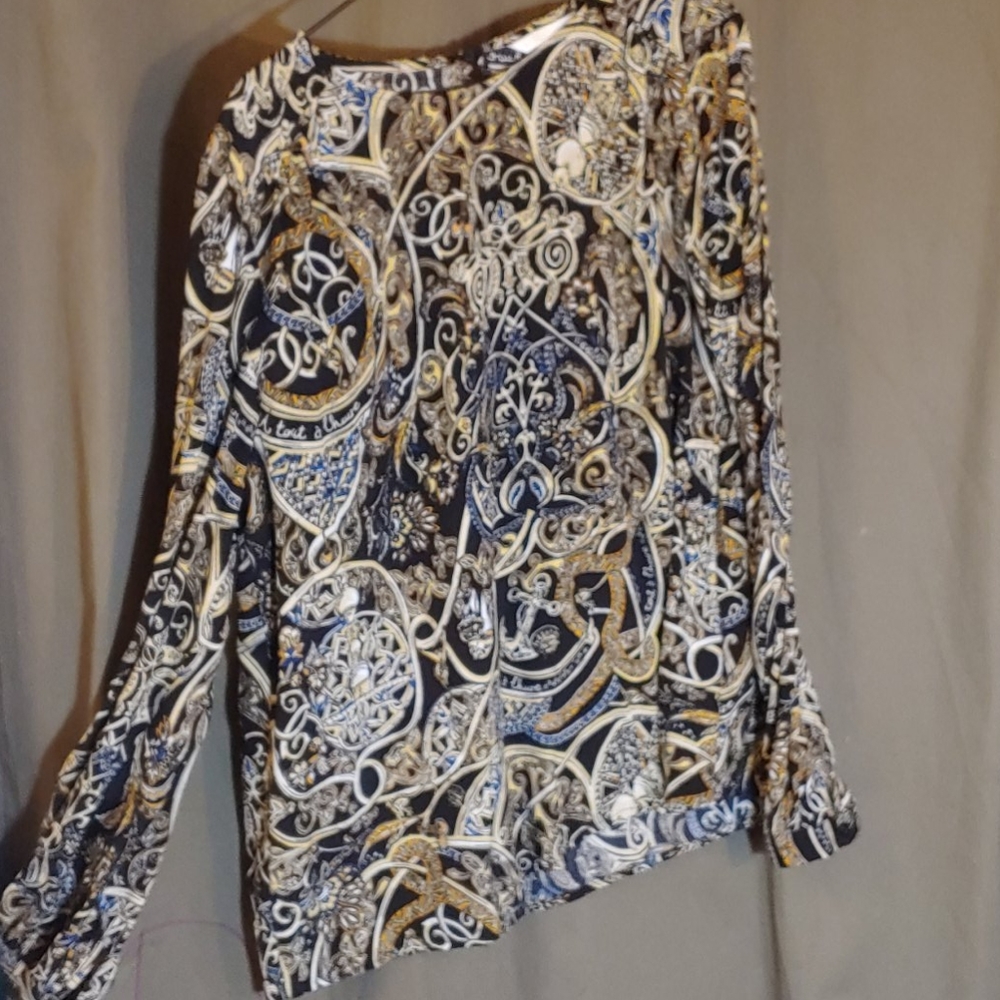 Blouse never worn